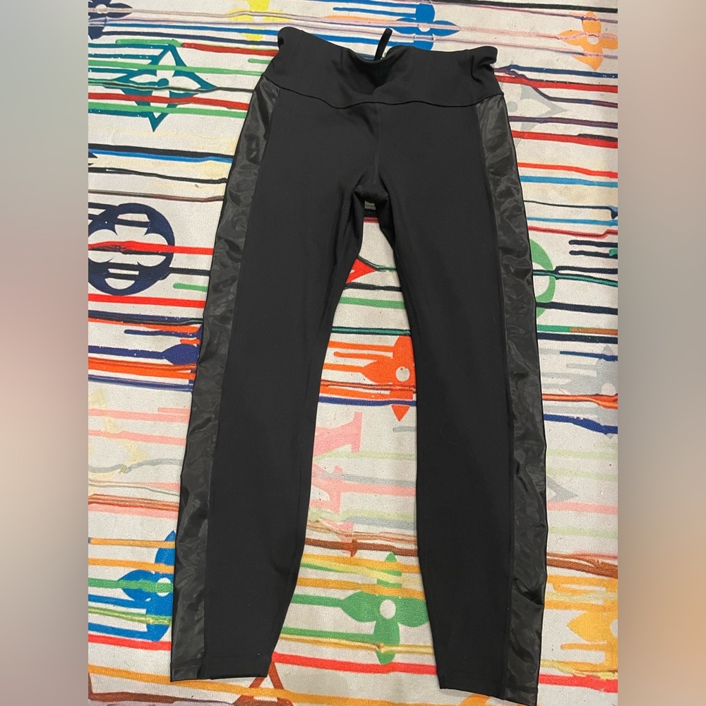 Gap Fit blackout technology tuxedo shiny stripe leggings in black